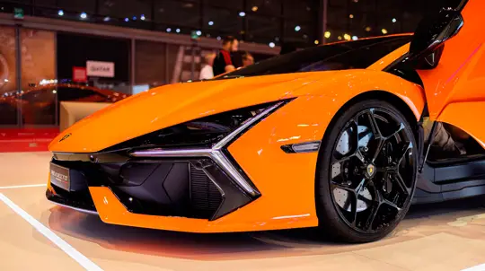 Lamborghini почти раскрыла аэродинамику SV, оставив технику в секрете