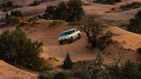 Rivian переименует версии R1S и R1T: Dual станет Premium, Tri — Performance
