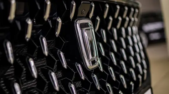 Молодежный седан: премиальный китайский бренд Hongqi представил новый автомобиль 20 марта