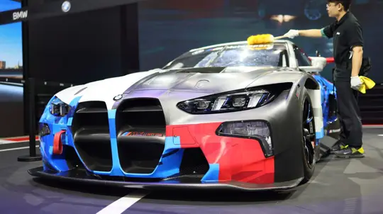 От классики до электрокара: BMW и Kith готовят новые автомобили без раскрытых характеристик