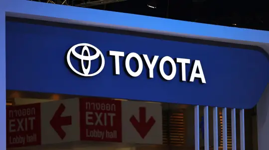 Toyota переведет мощности на 600 тыс. машин под новые батареи