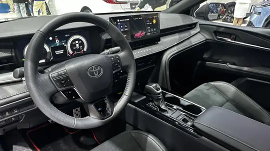 508 тыс. Toyota Camry отзывают: экран может погаснуть вместе с поворотниками