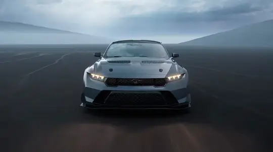 Четырехдверный Ford Mustang может получить гибридный V8