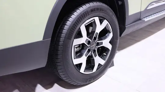 Дилеры GM бесплатно заменят дефектные колеса Silverado EV и Sierra EV