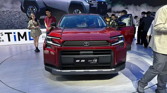 Новый RAV4 добрался до России — цена решает, стоит ли брать его вместо Monjaro