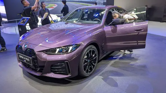 500 рублей штрафа не из-за прихоти: владельцы BMW не включают поворотники из-за неисправностей