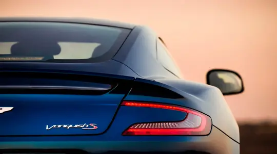 Aston Martin не гонится за мощностью: Vanquish S хотят сделать легче