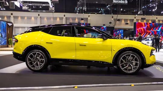 Тариф был 100%, теперь 6,1%: Lotus Eletre получил второй шанс в Канаде