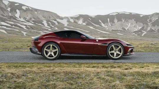 V12, три педали и 340 км/ч: Ferrari оценила Manuale в 8,888 млн юаней