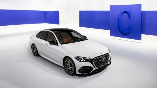 Бензиновый Mercedes C-Class получил электрокомпрессор, ИИ и обновления OTA