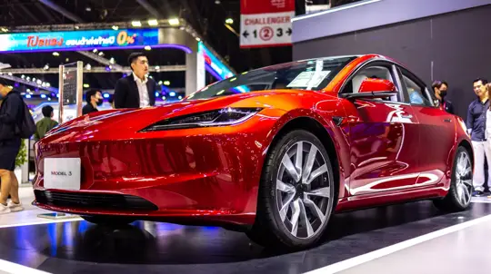 Компьютер HW4, новые камеры и адаптеры: Tesla Model 3 2022 года получила апгрейд, который не может сделать Маск