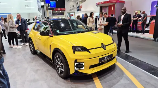Французы пытаются вызвать ажиотаж: Renault 5 сбросил €1710