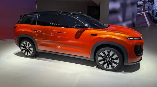 Volkswagen начал новую электрическую эпоху: ID.ERA 5X впервые показали вживую