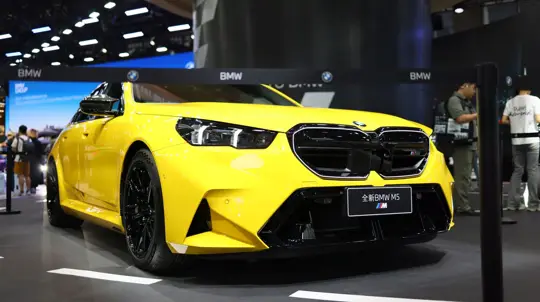 BMW хочет отделить потолок от мягкой крыши: ремонт может стать проще