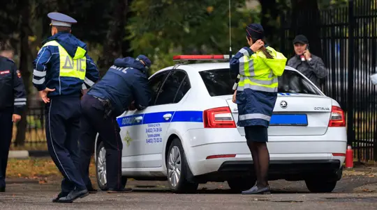 Почему машина ДПС рядом заставляет нервничать даже тех, кто ничего не нарушает