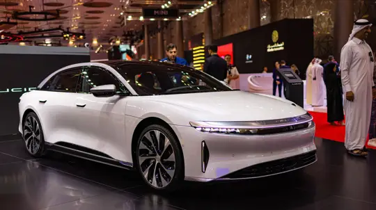 Владельцам Lucid Air придется прогуляться от машины: парковка вблизи дома запрещена