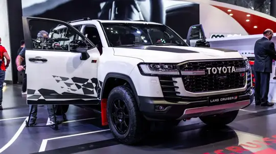 Land Cruiser станет мощнее, но цена кусается: гибрид добавит почти 32%