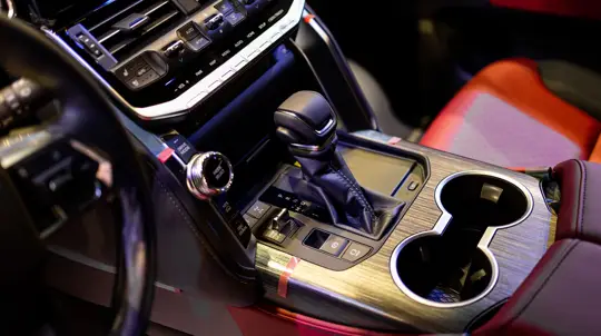 «Механика» постепенно умирает: названы сроки отказа от данного вида коробки передач