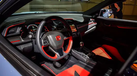 Honda вернет Civic Si после паузы: шестиступенчатая коробка пока остается под вопросом