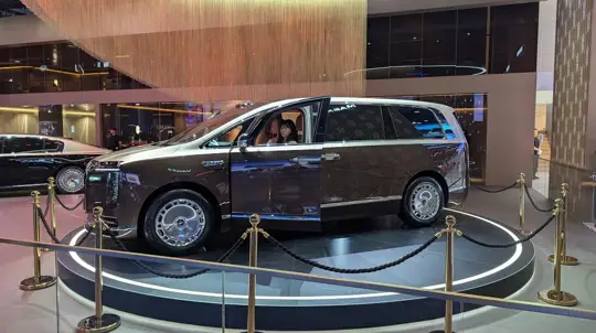 От 8,25 до 12,94 млн рублей: флагманские MPV Maextro пошли к покупателям