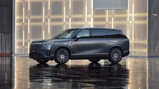 В пять раз дешевле оригинала: китайский Xpeng GX превратили в Range Rover