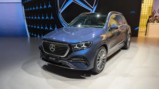 Mercedes локализовал GLE в Китае: база выросла на 120 мм, цена упала на 14,3%