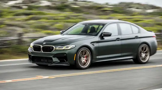 Половину всех BMW M5 CS окрасили в Frozen Deep Green