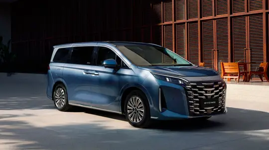 Минивэн BYD за 3,72 млн рублей получил запас хода 850 км