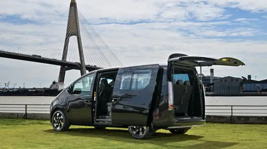 242 л.с., 367 Нм и 11 мест: Hyundai STARIA Hybrid оценили в 5,3 млн рублей