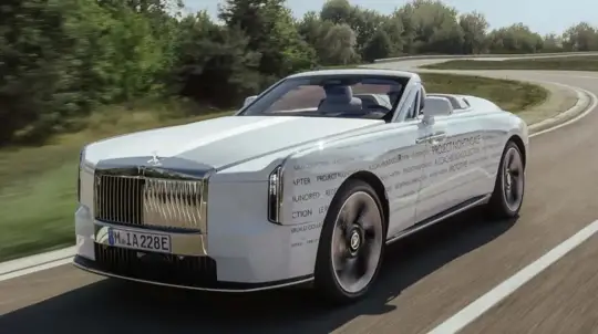 15 000 тестов багажника и 1430 часов аэродинамики: Rolls-Royce серьезно взялся за тесты новой модели