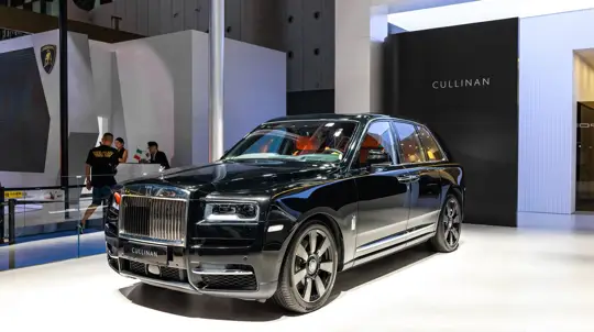 Россияне продолжают покупать Rolls-Royce: 115 машин пришлись на Cullinan
