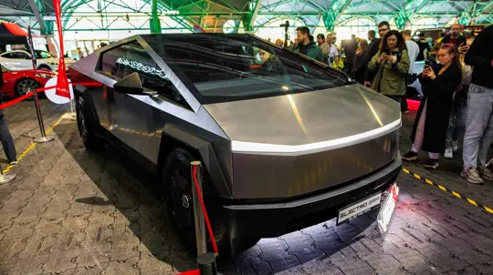 FSD Tesla остаётся на национальных разрешениях: общее решение ЕС ждут не раньше декабря