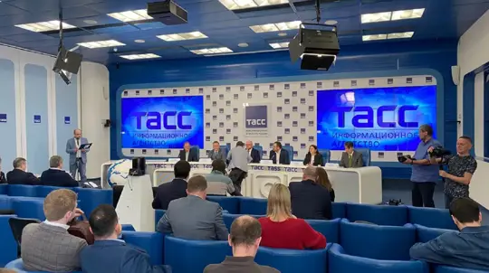 Множество российских экспертов собрались для обсуждения проблем автопрома