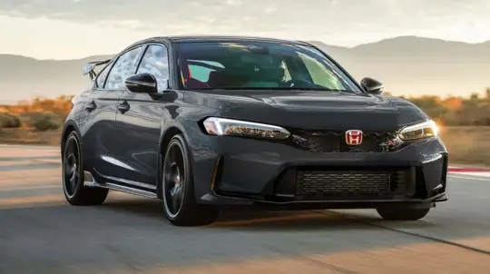 Новый передний бампер, подогрев кресел и Gemini: Honda обновила Civic Type R без увеличения мощности