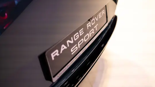 Электрический Range Rover Sport могут привезти в РФ весной 2027 года