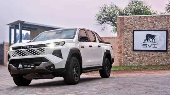 Стёкла толщиной 38 мм изменили Toyota Hilux сильнее, чем кажется