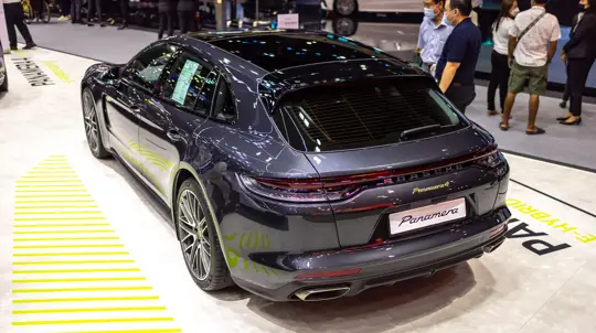 Porsche хочет продавать меньше, но дороже — и снова выйти на маржу 15%