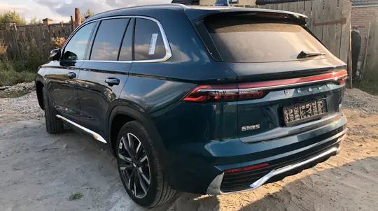 Поставки Geely остановлены, а гарантия осталась: что изменилось для покупателей