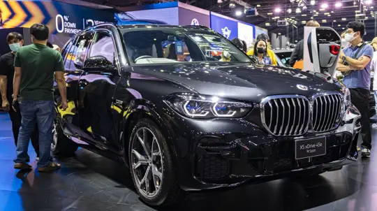 Ушли, но продолжают получать миллиарды: что сохранили BMW и Kia в России