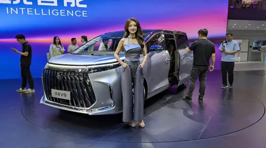Автомобиль едет сам, но не везде: Китай раскрыл пределы автопилота
