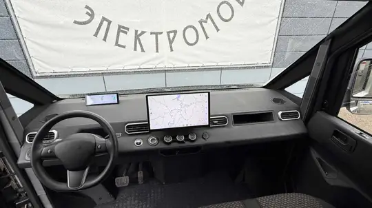 Не всё отдали сенсорному экрану: чем удивил салон российского Ф20