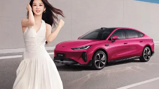 Chery выпустила гибрид по цене электромобиля: Fengyun A9 получил бензиновый генератор