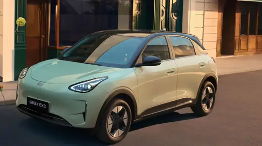 Geely EX2 поставят против «Атома» и Evolute: кто окажется дешевле