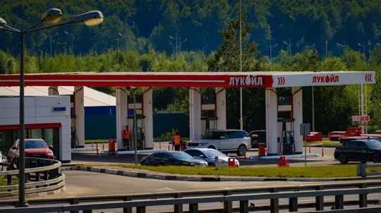 Россиянам рассказали запрещенный метод заправки автомобиля, который может привести к пожару