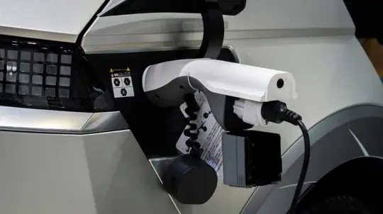 Электромобили заставляют выбросы капитулировать: ученые нашли волшебную кнопку