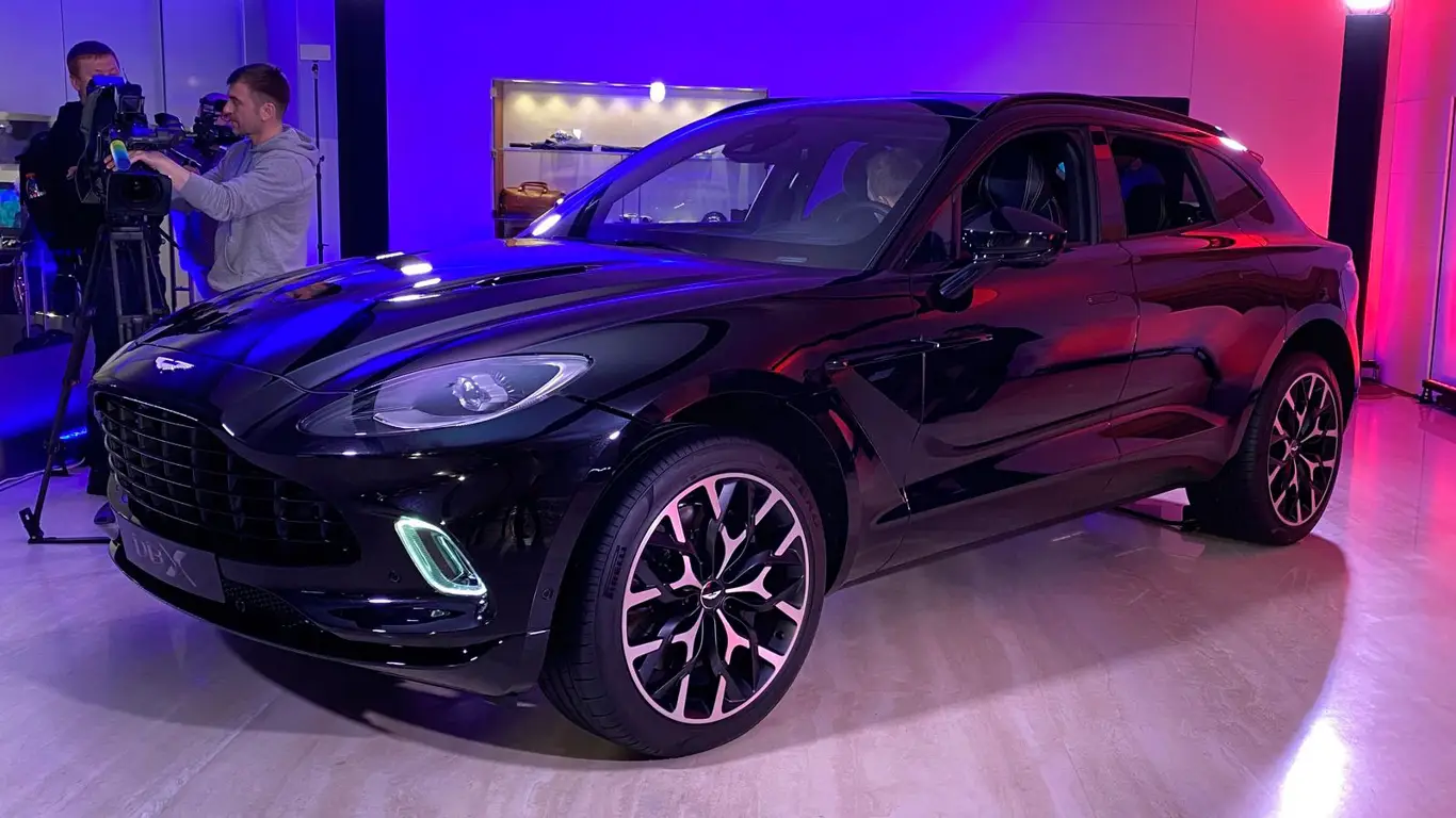 Трижды в неделю на ремонт: Aston Martin испытывает владельцев DBX на прочность