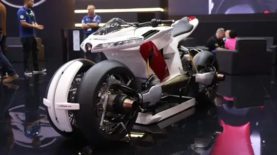 В Катаре показали летающий мотоцикл