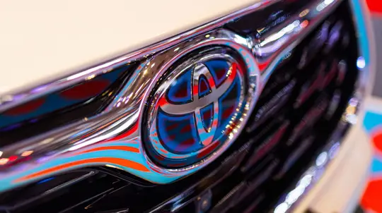 Новая Toyota Camry уже доступна в США: основные изменения легендарного японского седана