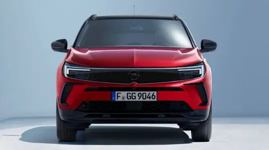 Opel Grandland 2024: новые технологии и моторы