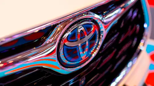 Автомобили Toyota и Nissan учатся у техно-гигантов